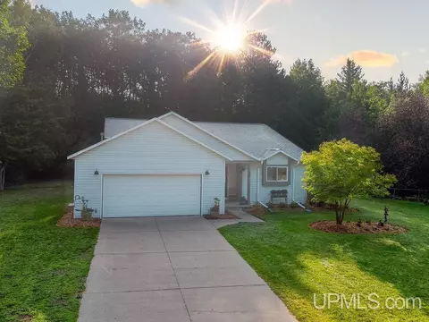 50 Sandwood, Marquette, MI 49855