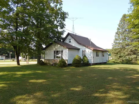 1727 W Kendall # N, Manistique, MI 49854