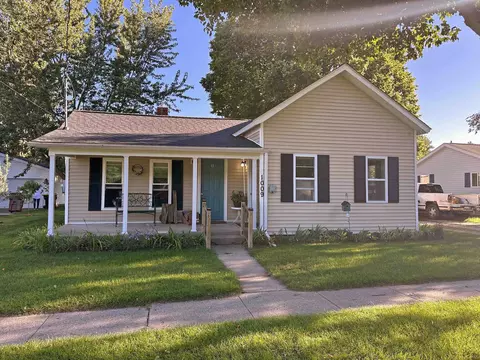 1009 Brady, Chesaning, MI 48616