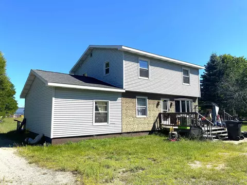 205 N 17th St, Gladstone, MI 49837