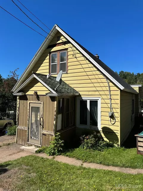 241 Hill, Ishpeming, MI 49849
