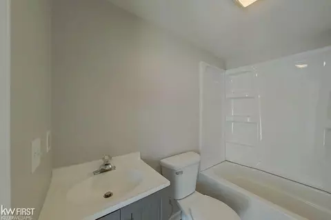 8129 N State Rd, Davison, MI 48423 photo 10