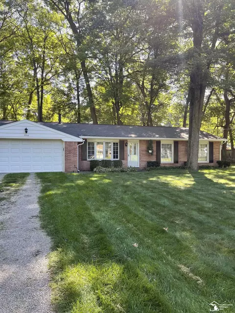 7710 Seneca Trl, Temperance, MI 48182