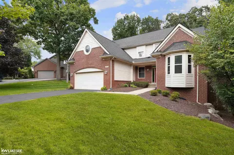 4722 Woodbine, West Bloomfield, MI 48323