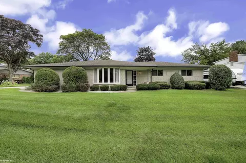 53255 Woodbridge, Shelby Township, MI 48316