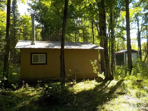 182 Wests, Amasa, MI 49903 photo 2