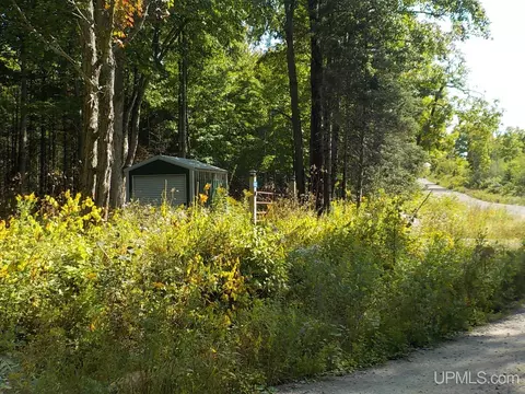 182 Wests, Amasa, MI 49903 photo 32