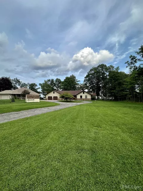 7290 Lake Bluff O75, Gladstone, MI 49837