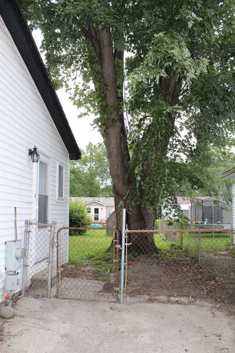 1044 Howard, Algonac, MI 48001 photo 5