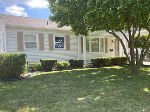 816 Bentley, Monroe, MI 48162 photo 2