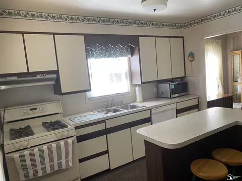 816 Bentley, Monroe, MI 48162 photo 9