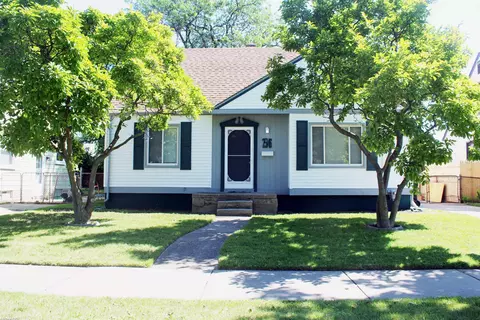 25146 Hayes, Roseville, MI 48066