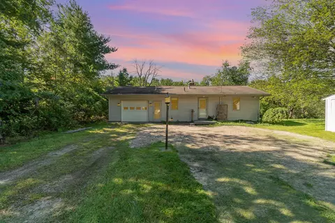 806 Pawtucket, Hope, MI 48628