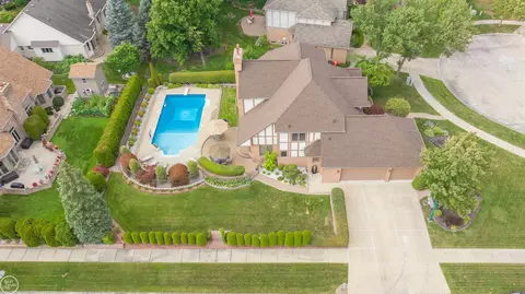 43561 Naves, Clinton Township, MI 48038