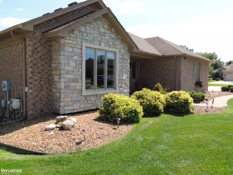 38859 Creekridge, Clinton Township, MI 48036