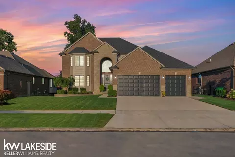 52382 Pearlwood, Macomb, MI 48042