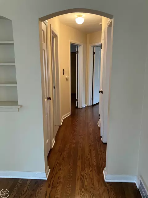 1694 Stanhope, Grosse Pointe Woods, MI 48236 photo 9