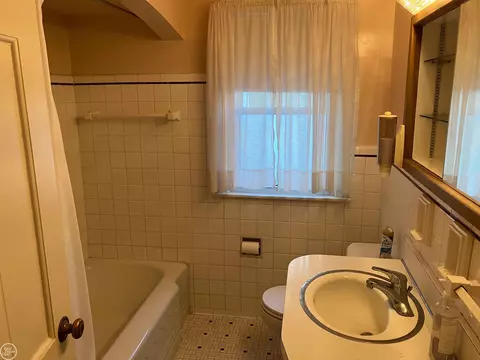 1694 Stanhope, Grosse Pointe Woods, MI 48236 photo 15