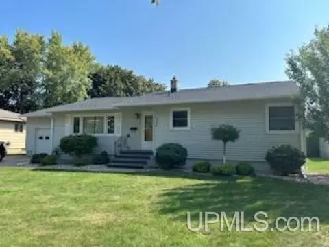 1527 S 15th, Escanaba, MI 49829