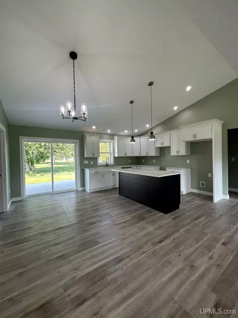 2108 S 18th, Escanaba, MI 49829 photo 4