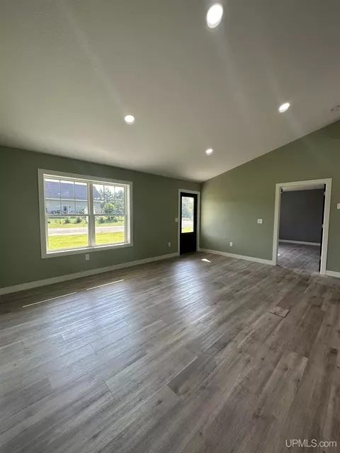 2108 S 18th, Escanaba, MI 49829 photo 9