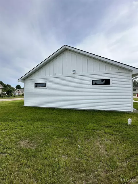 2108 S 18th, Escanaba, MI 49829 photo 42