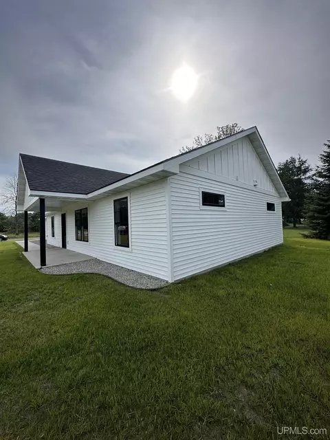 2108 S 18th, Escanaba, MI 49829 photo 40