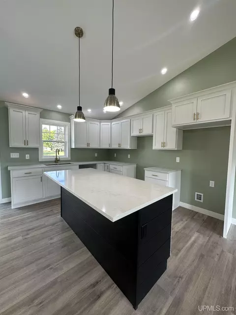 2108 S 18th, Escanaba, MI 49829 photo 5