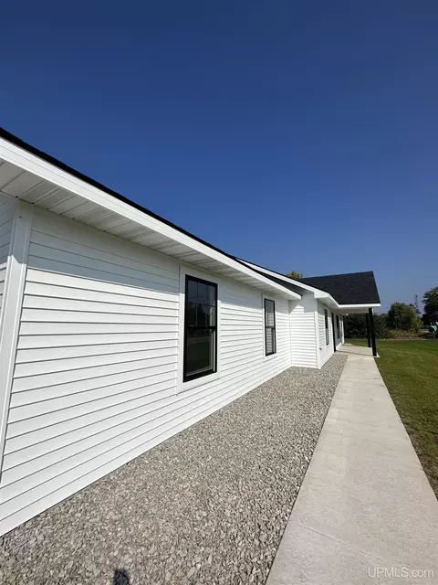 2108 S 18th, Escanaba, MI 49829 photo 37