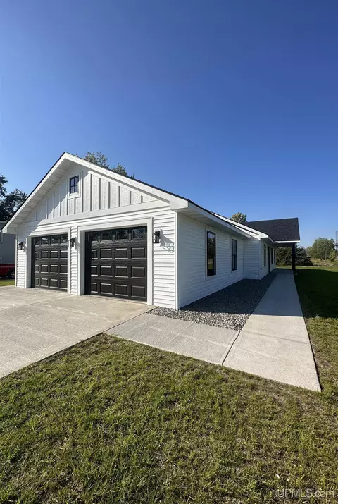 2108 S 18th, Escanaba, MI 49829 photo 2