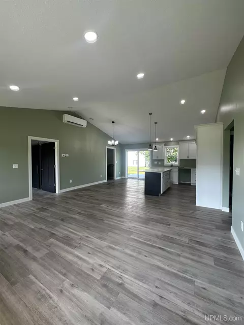 2108 S 18th, Escanaba, MI 49829 photo 8