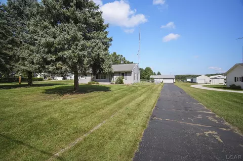 1820 Sutton, Adrian, MI 49221 photo 3