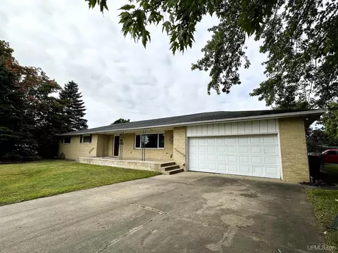 1914 S 7th, Escanaba, MI 49829