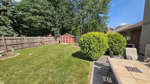 23865 Pointe, Macomb, MI 48042 photo 20