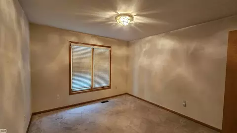 23865 Pointe, Macomb, MI 48042 photo 11