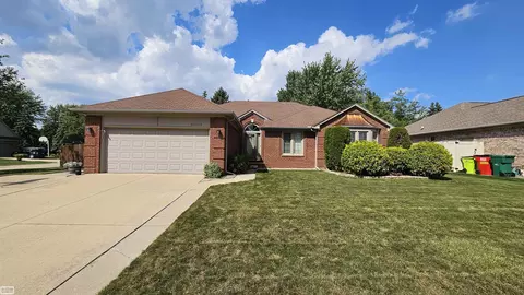 23865 Pointe, Macomb, MI 48042