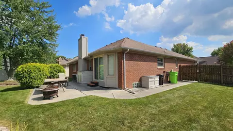 23865 Pointe, Macomb, MI 48042 photo 17