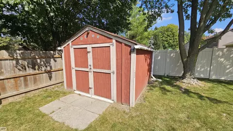 23865 Pointe, Macomb, MI 48042 photo 21