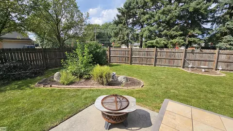 23865 Pointe, Macomb, MI 48042 photo 22