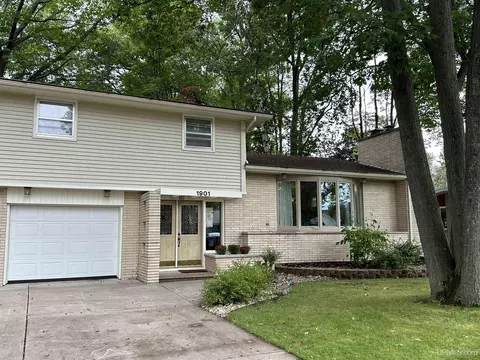 1901 S 23rd, Escanaba, MI 49829