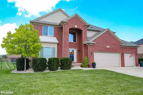 27141 Oxbow Lk, Chesterfield, MI 48051