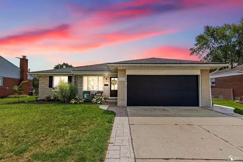 35555 Elmira, Livonia, MI 48150