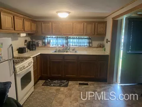 3269 13th, Bark River, MI 49807 photo 4