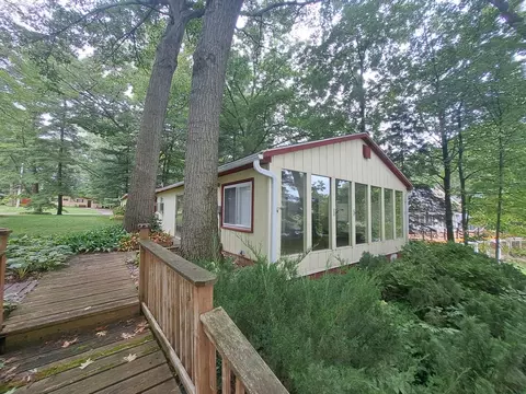 7791 Peninsular, Farwell, MI 48622
