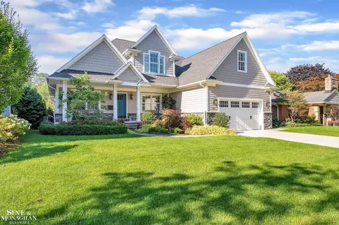 177 Ridgemont, Grosse Pointe Farms, MI 48236