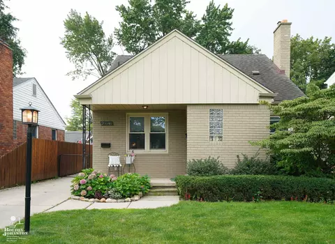 20846 Van Antwerp St, Harper Woods, MI 48225