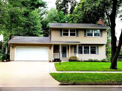 2100 Westbury, Midland, MI 48642