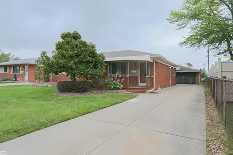 40846 Colony Dr, Sterling Heights, MI 48313