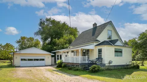3215 S 8th, Escanaba, MI 49829