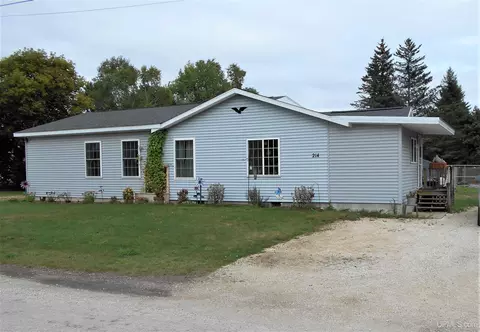 214 N 3rd St, Manistique, MI 49854